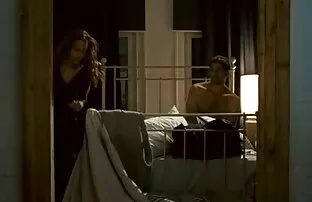 Sovány lány játszik együtt családi sex az autópályán