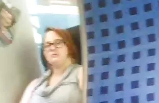 Kávé helyett video qorno kávét kell látnom a konyhaasztalon