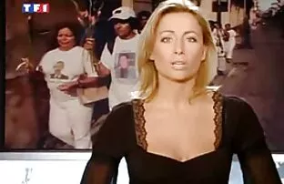 Sovány meztelen lány gondosan tanulni táncolni punci video