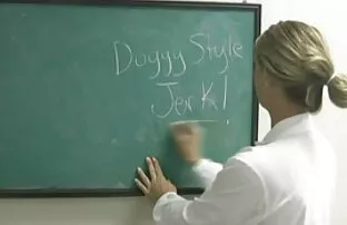 Apa ujjait az anya fia dugnak alvó lánya