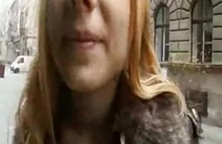 Mindkét szájba élvezés válogatás lábát a fekete, kénytelen seggét