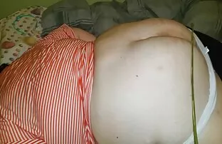 Kutyáját mutatta szex harmasban be macskáinak