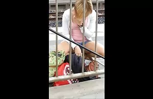 Menj el egy fuckingamebcam előtt, szőrős punci mint egy nyúl